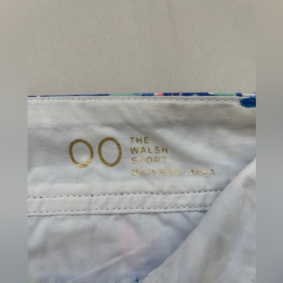 Lilly Pulitzer shorts size 00. Pockets in the front and back. Great condition. - Picture 3 of 5